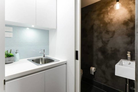 Spacious Designer Warehouse Melbourne CBD Apartment - Accommodation QLD 10