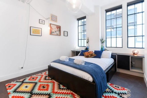 Spacious Designer Warehouse Melbourne CBD Apartment - Accommodation QLD 4