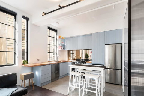 Spacious Designer Warehouse Melbourne CBD Apartment - Accommodation QLD 3