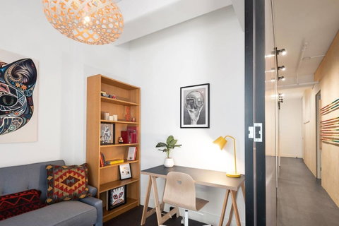 Spacious Designer Warehouse Melbourne CBD Apartment - Accommodation QLD 9