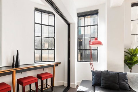 Spacious Designer Warehouse Melbourne CBD Apartment - Accommodation QLD 14