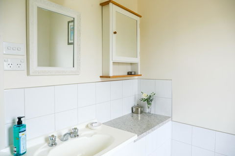 Miss Pym's Cottage - Accommodation QLD 12