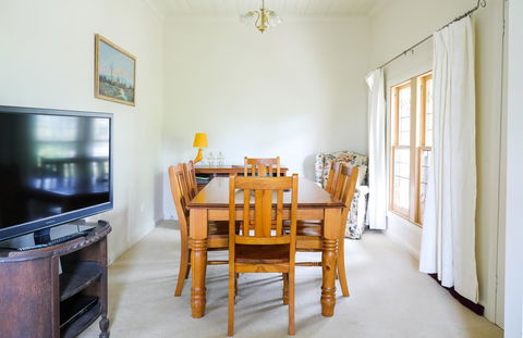 Miss Pym's Cottage - Accommodation QLD 39