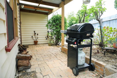 Miss Pym's Cottage - Accommodation QLD 3