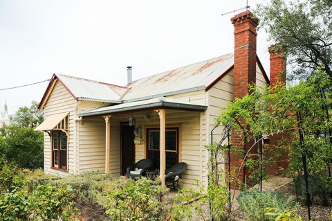 Miss Pym's Cottage - Accommodation QLD 2