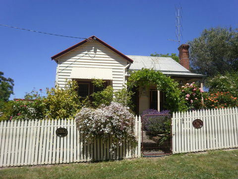 Miss Pym's Cottage - Accommodation QLD 0