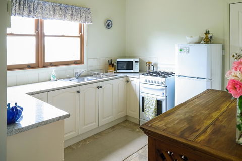 Miss Pym's Cottage - Accommodation QLD 26