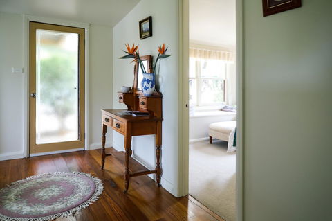 Miss Pym's Cottage - Accommodation QLD 8