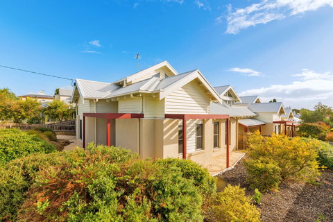 Beach Belle - Accommodation QLD 1