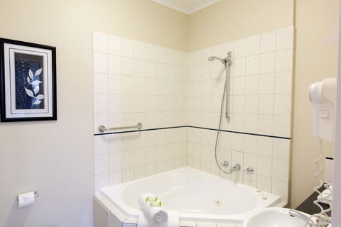 Barkly Motorlodge - Accommodation QLD 6