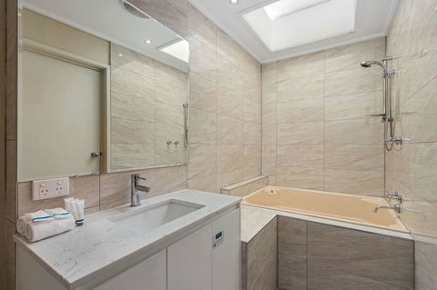 Knox International Hotel And Apartments - Accommodation QLD 16