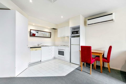 Knox International Hotel And Apartments - Accommodation QLD 24