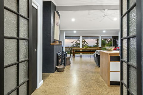The Bird House - Accommodation QLD 2