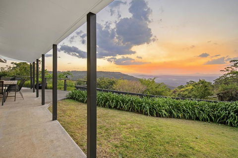 The Bird House - Accommodation QLD 0