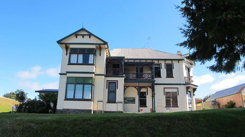 The Bischoff Hotel - Accommodation QLD 0