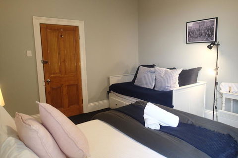 The Bischoff Hotel - Accommodation QLD 2