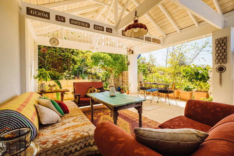 The Blue Beach House - Accommodation QLD 0