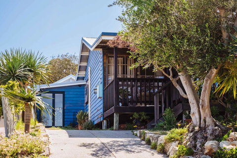 The Blue Beach House - Accommodation QLD 2