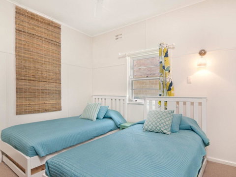 The Blue House - Flat Walk To River And Beach - Accommodation QLD 2