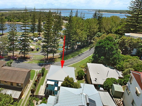 The Blue House - Flat Walk To River And Beach - Accommodation QLD 0