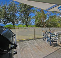 The Boathouse - comfortable beachfront home - Accommodation QLD