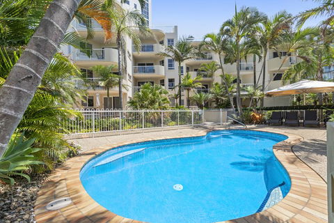 The Burlington Holiday Apartments - Accommodation QLD 0