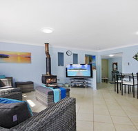 The Burra Break - 3 minute walk to beach access - Accommodation QLD