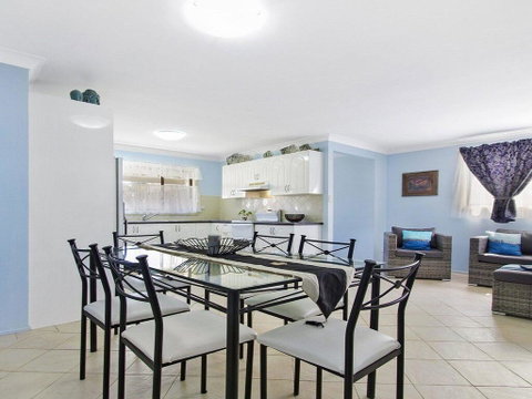 The Burra Break - 3 Minute Walk To Beach Access - Accommodation QLD 3