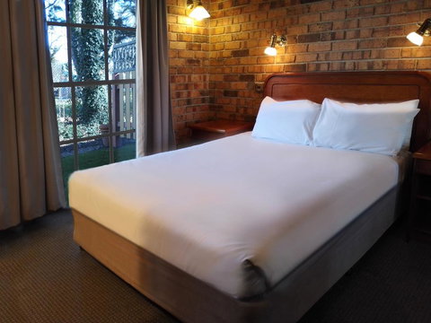 The Carrington Inn - Bungendore - Accommodation QLD 3