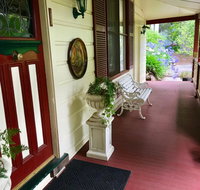 The Chalet Guesthouse And Studio - Accommodation QLD