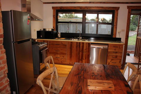 The Cottage - Accommodation QLD 1