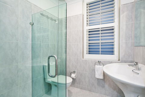 The Courtyard Of St Neot - Art Deco 2BR Potts Point Apartment With Large Courtyard In Stunning Location - Accommodation QLD 3