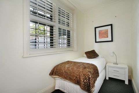 The Courtyard Of St Neot - Art Deco 2BR Potts Point Apartment With Large Courtyard In Stunning Location - Accommodation QLD 2