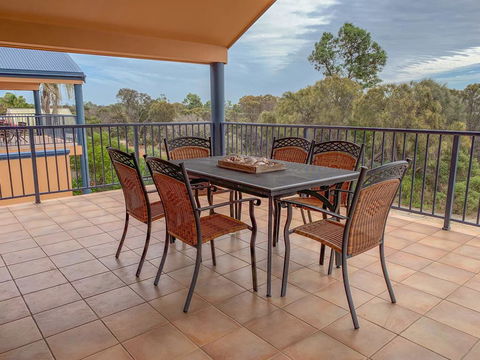 The Curly Seahorse - Accommodation QLD 1