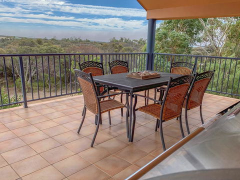 The Curly Seahorse - Accommodation QLD 2