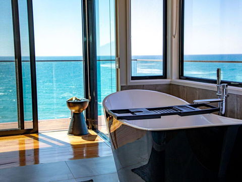 THE DECK HOUSE - A WYE RIVER ICON - Accommodation QLD 2