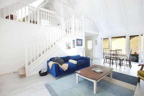 The Doll's House - Charming 2 Bedroom Cottage Just A Short Walk From The Village - Accommodation QLD 3