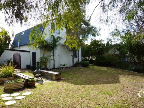 The Doo Drop Inn - Accommodation QLD 3