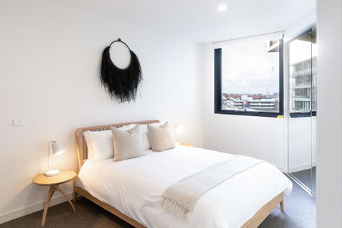 The Edge - Luxurious Waterfront Apartment - Accommodation QLD 3
