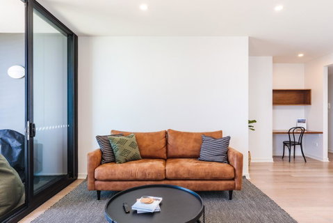 The Edge - Luxurious Waterfront Apartment - Accommodation QLD 1