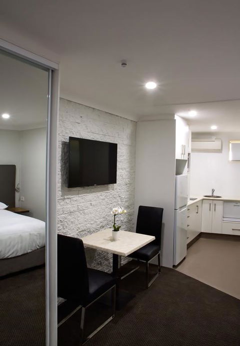 The Duck Inn Apartments - Accommodation QLD 3