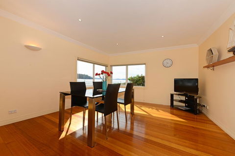 The Esplanade Kingston Beachfront - Accommodation QLD 2