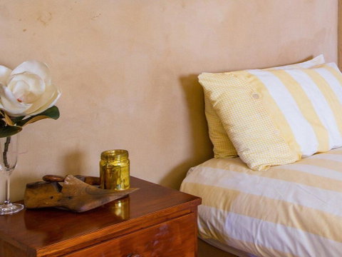The Farmhouse - Grape Vines And Rolling Green Hills - Accommodation QLD 3
