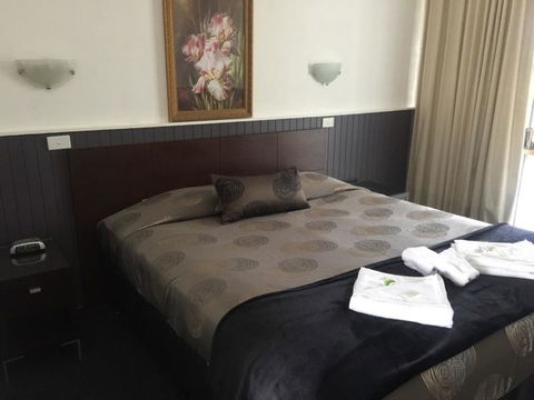 The Esplanade Motel - Accommodation QLD 1
