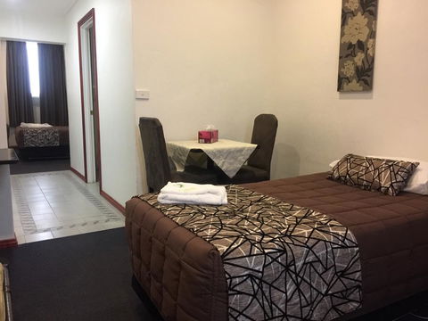 The Esplanade Motel - Accommodation QLD 3