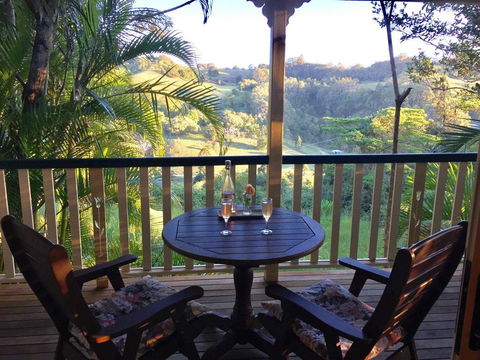 The Falls Montville - Accommodation QLD 2