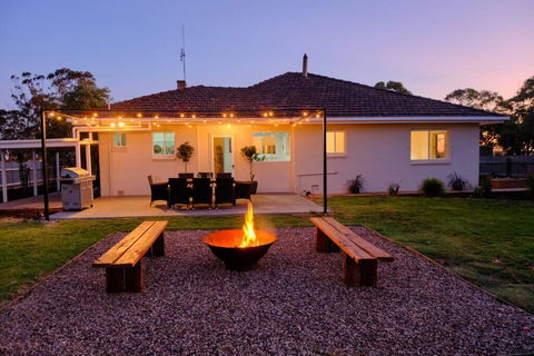 The Farmhouse. - Accommodation QLD 1