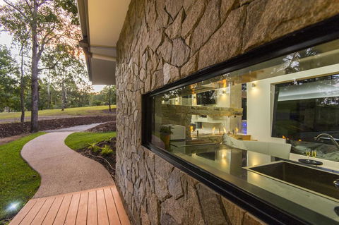 The Feathered Nest - Luxury Wildlife Retreat - Accommodation QLD 2