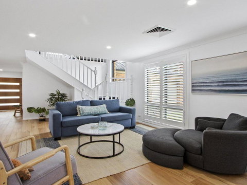 The Great White - Beach Living At Its Best - Accommodation QLD 1