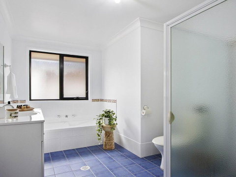 The Great White - Beach Living At Its Best - Accommodation QLD 2